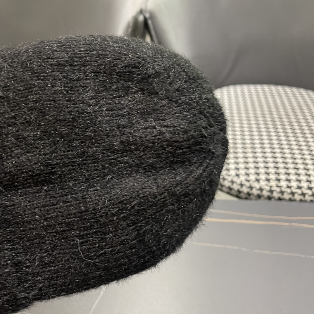  HERMES爱马仕 秋冬网红时尚博主推荐款毛线帽，小红书爆款，手感超柔软舒适的针织线帽，弹性极佳！