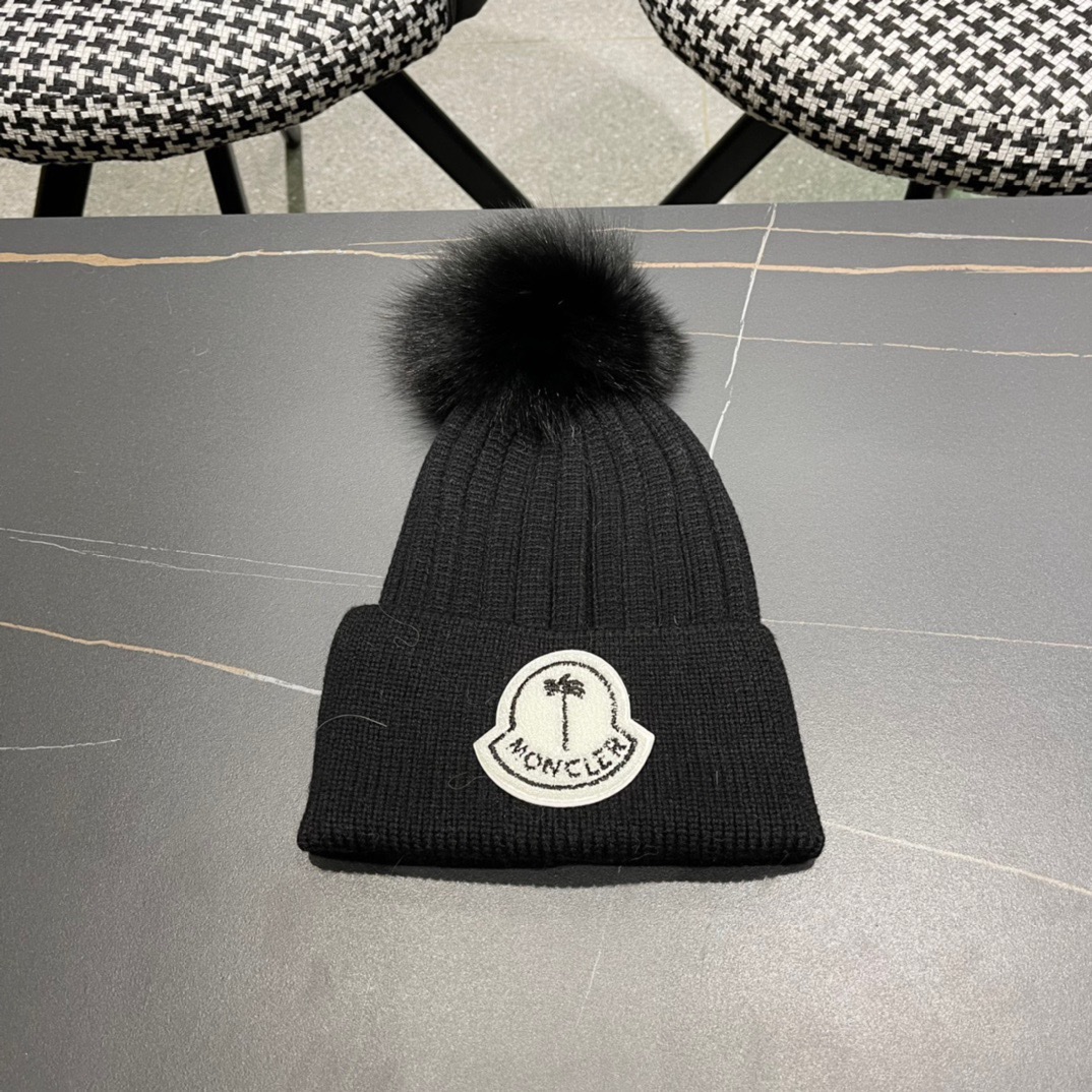 NO:214495,MONCLER cover-mouth super classic style. The autumn and winter counter knitted wool hat is very popular with a versatile style. Customized super large fox wool ball has first-class texture. The pictures are shot. Welcome to show off your face and make it look very easy to match!  Hat Fisherman Hat Baseball Hat Knitted Hat, Hats, christian louboutin, Moncler, Moncler, espadrilles, hats19860909盟可睐 MONCLER蒙口超经典款 秋冬专柜针织毛线帽,百搭款超火爆,定制超大狐狸毛球质感一流,图片实拍,欢迎比较显脸小出街超好搭配！帽子渔夫帽棒球帽针织帽,帽子,christian louboutin,Moncler,Moncler,espadrilles,hats,hat