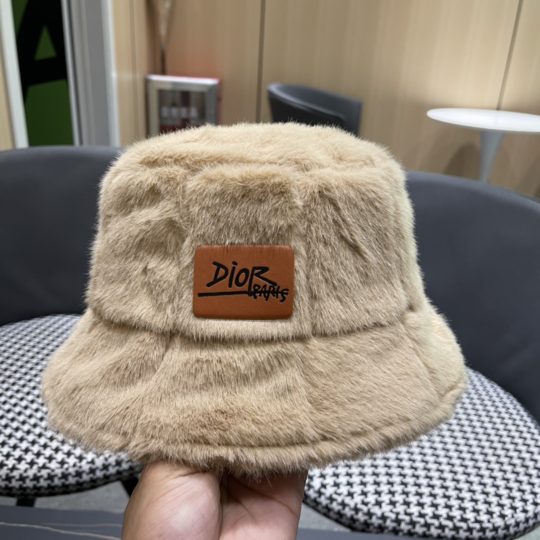DIOR迪奥2024冬新款毛绒绒水桶帽女秋冬季保暖显脸小时尚毛绒渔夫帽子潮