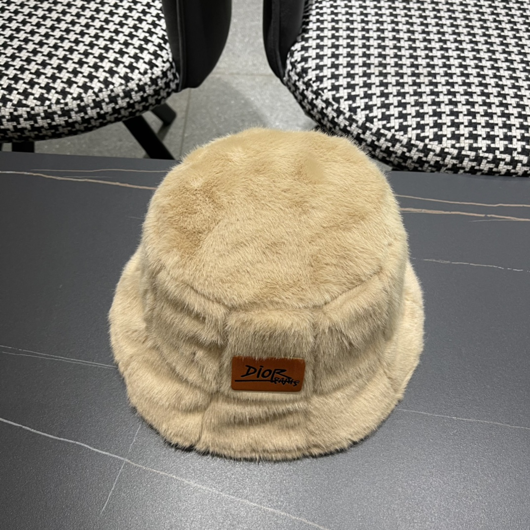 DIOR迪奥2024冬新款毛绒绒水桶帽女秋冬季保暖显脸小时尚毛绒渔夫帽子潮