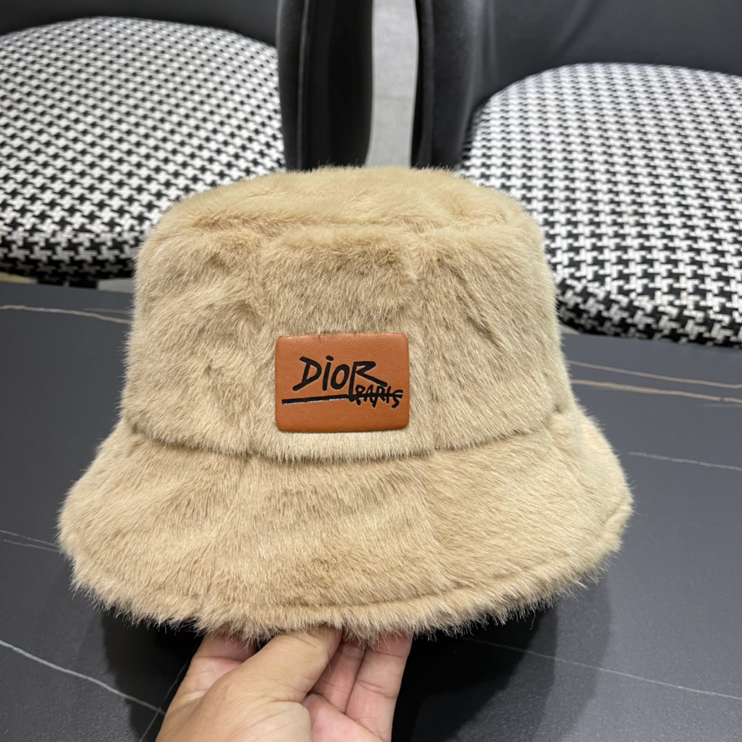 DIOR迪奥2024冬新款毛绒绒水桶帽女秋冬季保暖显脸小时尚毛绒渔夫帽子潮