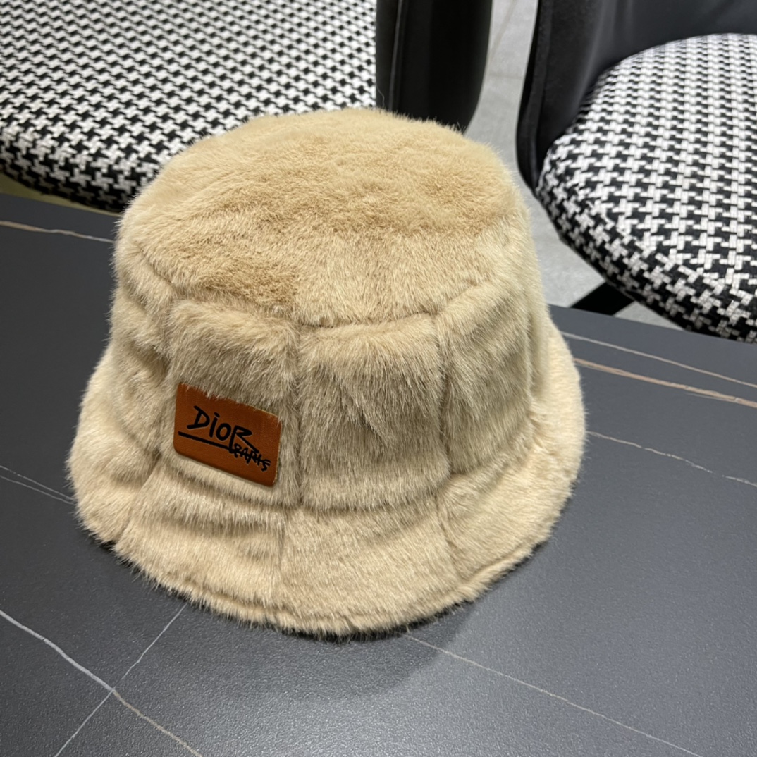 DIOR迪奥2024冬新款毛绒绒水桶帽女秋冬季保暖显脸小时尚毛绒渔夫帽子潮