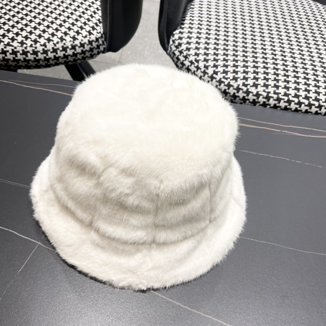 DIOR迪奥2024冬新款毛绒绒水桶帽女秋冬季保暖显脸小时尚毛绒渔夫帽子潮