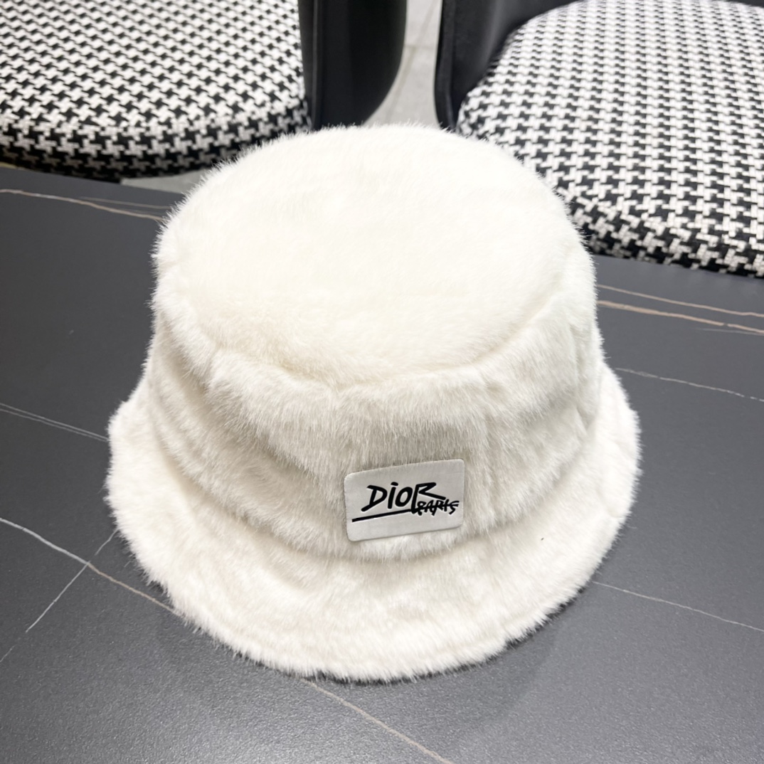 DIOR迪奥2024冬新款毛绒绒水桶帽女秋冬季保暖显脸小时尚毛绒渔夫帽子潮
