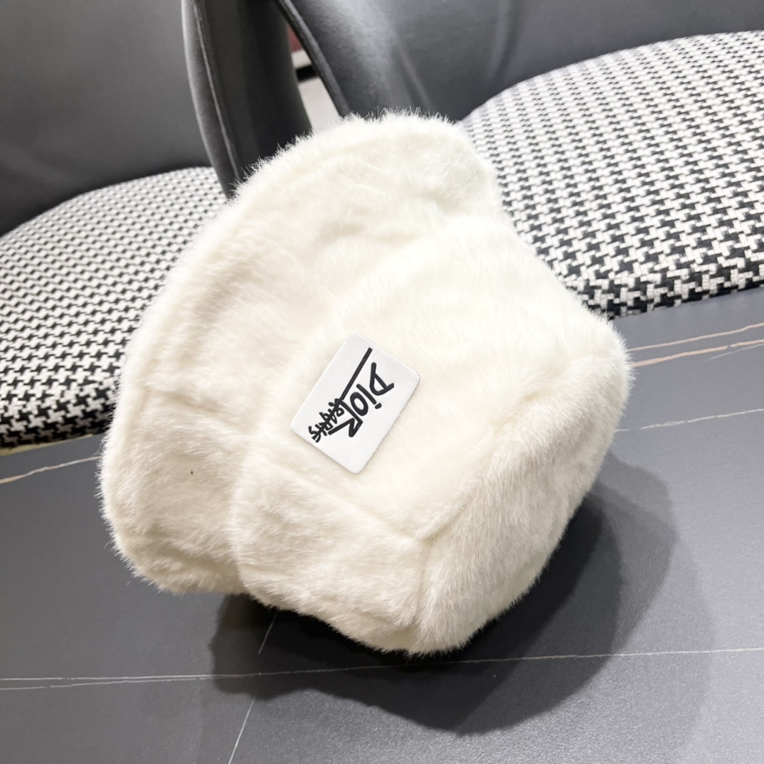 DIOR迪奥2024冬新款毛绒绒水桶帽女秋冬季保暖显脸小时尚毛绒渔夫帽子潮