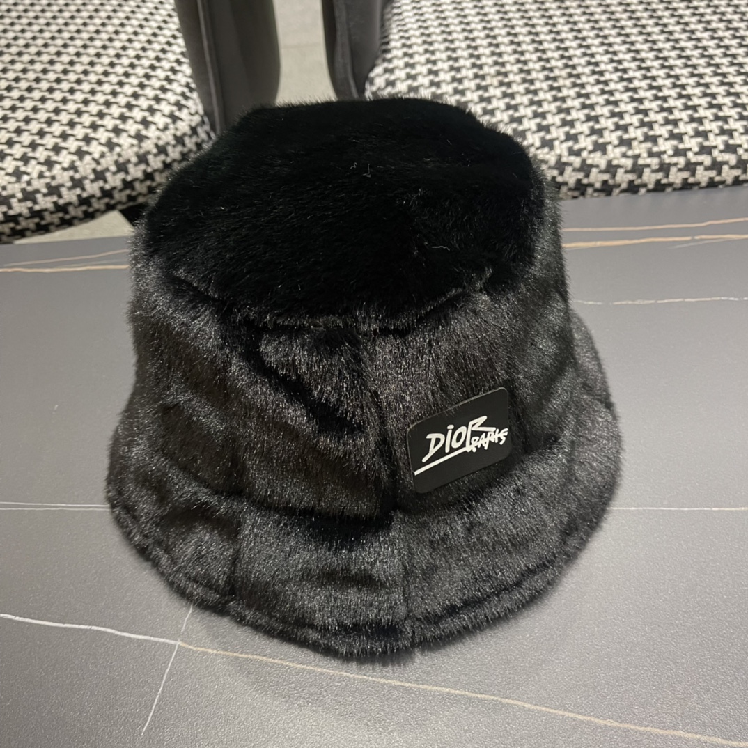 DIOR迪奥2024冬新款毛绒绒水桶帽女秋冬季保暖显脸小时尚毛绒渔夫帽子潮