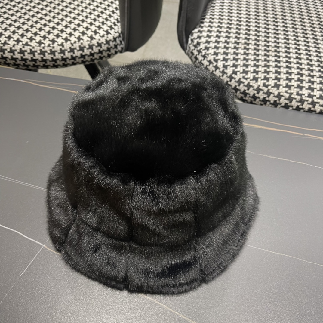 DIOR迪奥2024冬新款毛绒绒水桶帽女秋冬季保暖显脸小时尚毛绒渔夫帽子潮