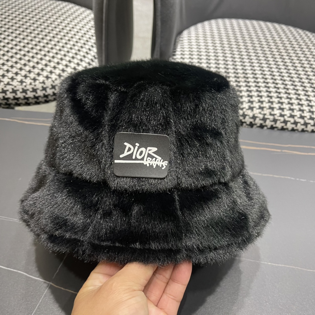 DIOR迪奥2024冬新款毛绒绒水桶帽女秋冬季保暖显脸小时尚毛绒渔夫帽子潮