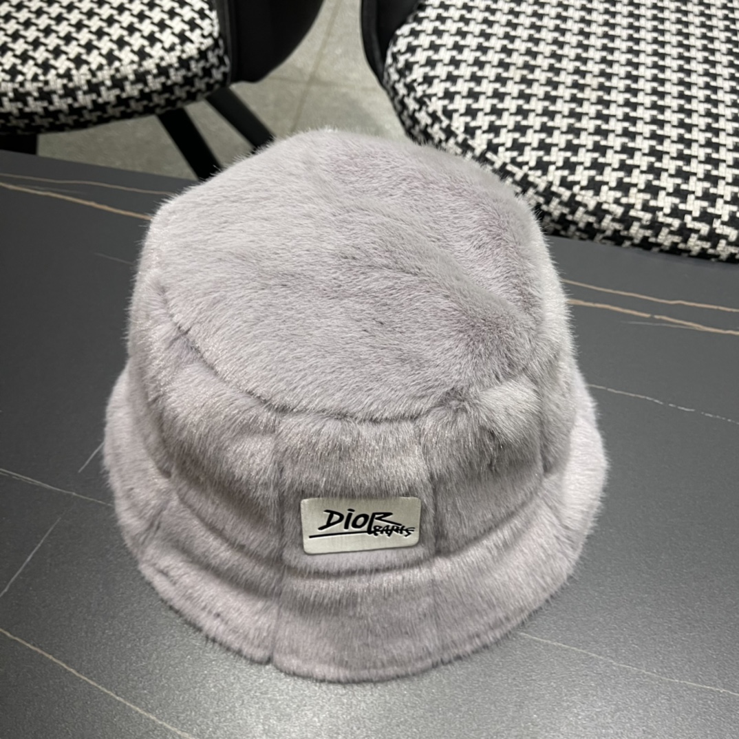 DIOR迪奥2024冬新款毛绒绒水桶帽女秋冬季保暖显脸小时尚毛绒渔夫帽子潮