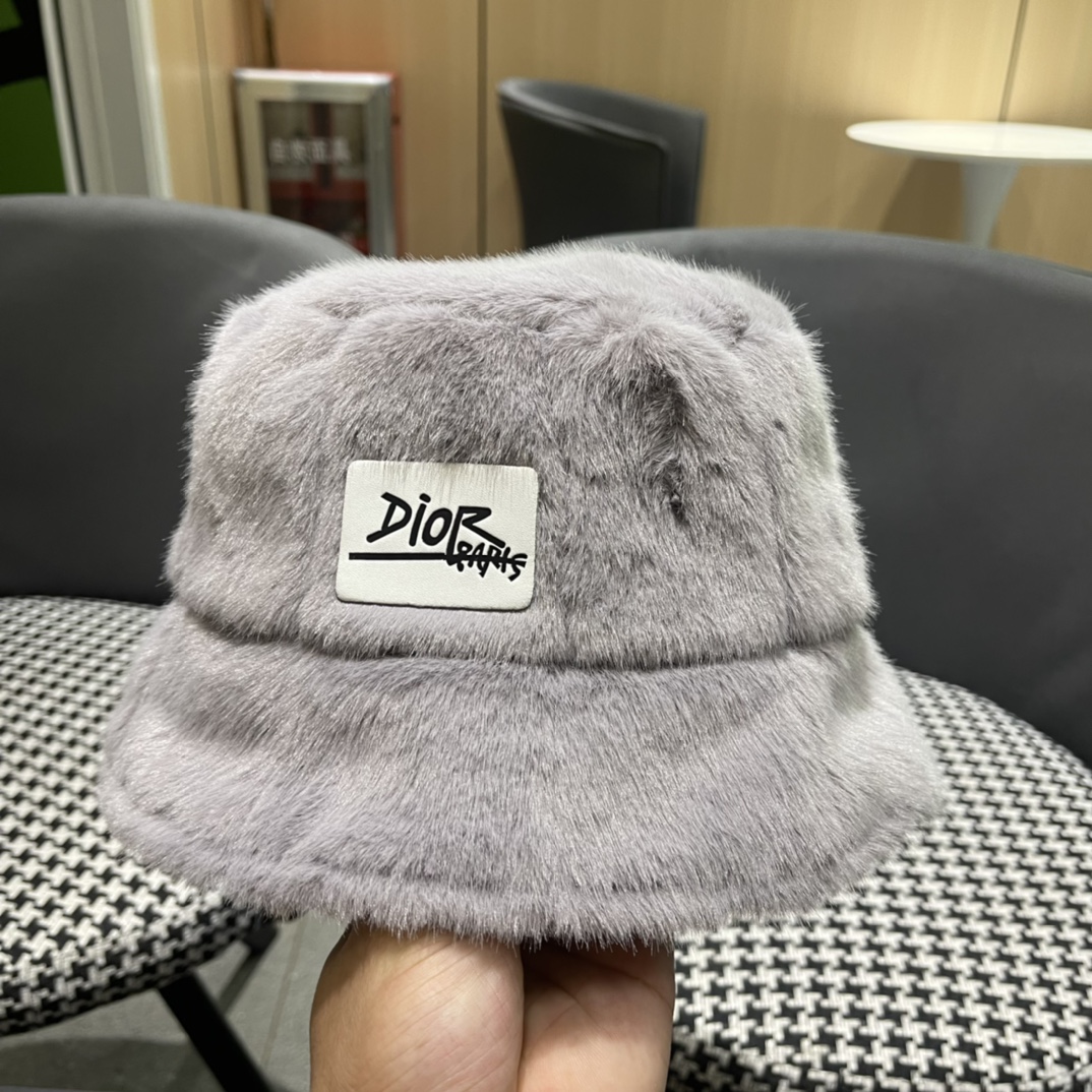 DIOR迪奥2024冬新款毛绒绒水桶帽女秋冬季保暖显脸小时尚毛绒渔夫帽子潮