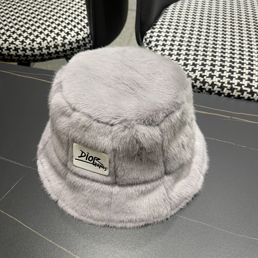 DIOR迪奥2024冬新款毛绒绒水桶帽女秋冬季保暖显脸小时尚毛绒渔夫帽子潮