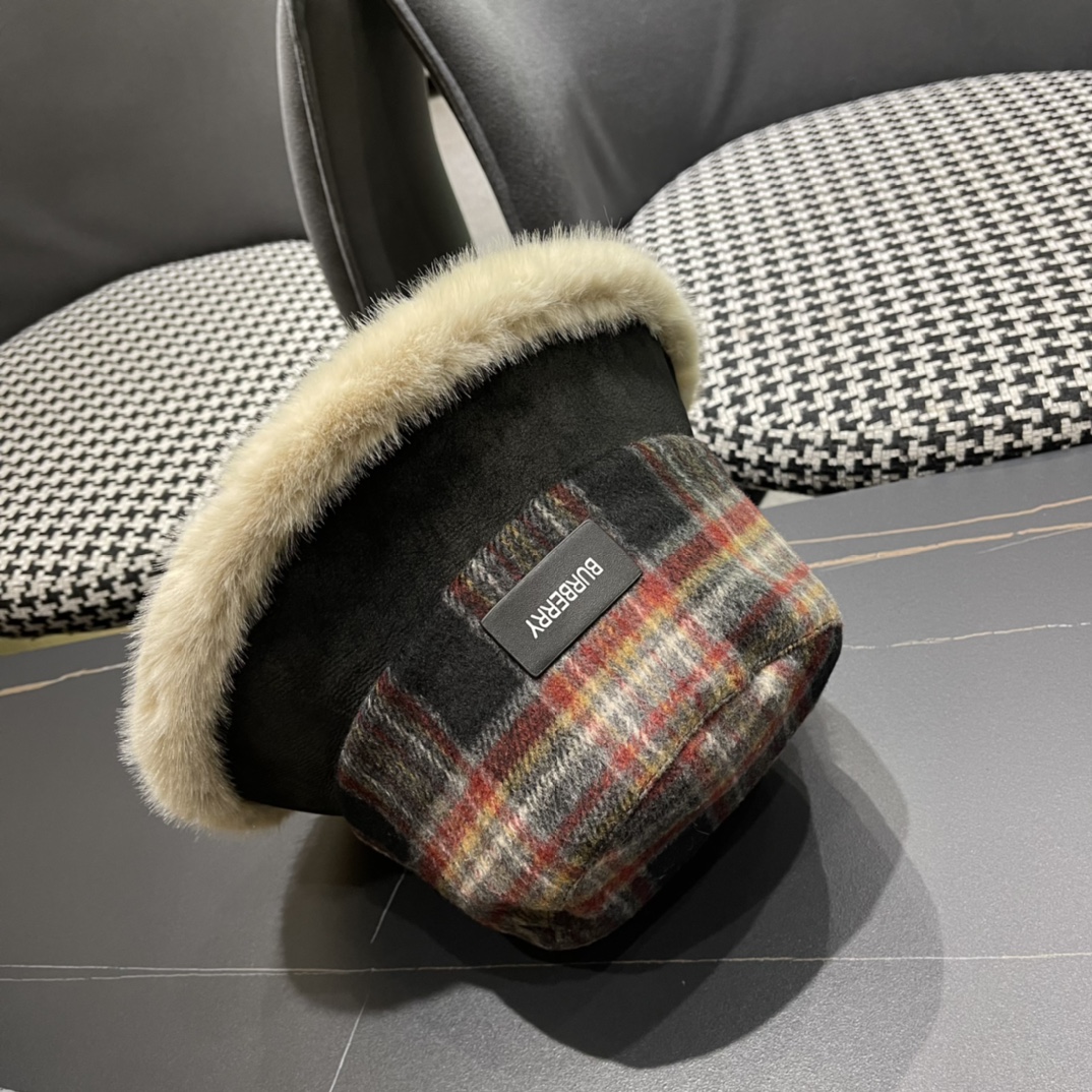 巴宝莉Burberry冬款毛绒渔夫帽子女新款冬季毛呢保暖盆帽毛绒边水桶帽