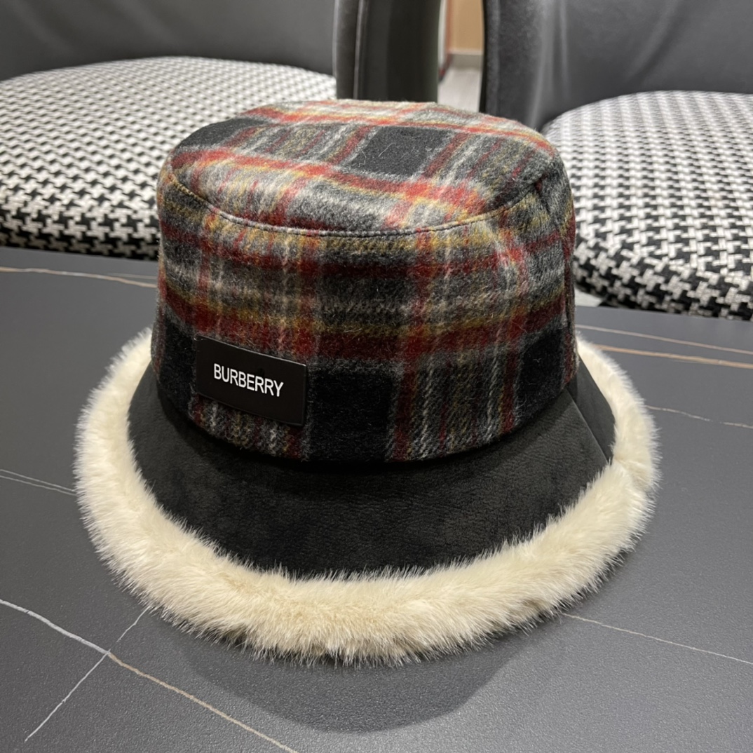 巴宝莉Burberry冬款毛绒渔夫帽子女新款冬季毛呢保暖盆帽毛绒边水桶帽