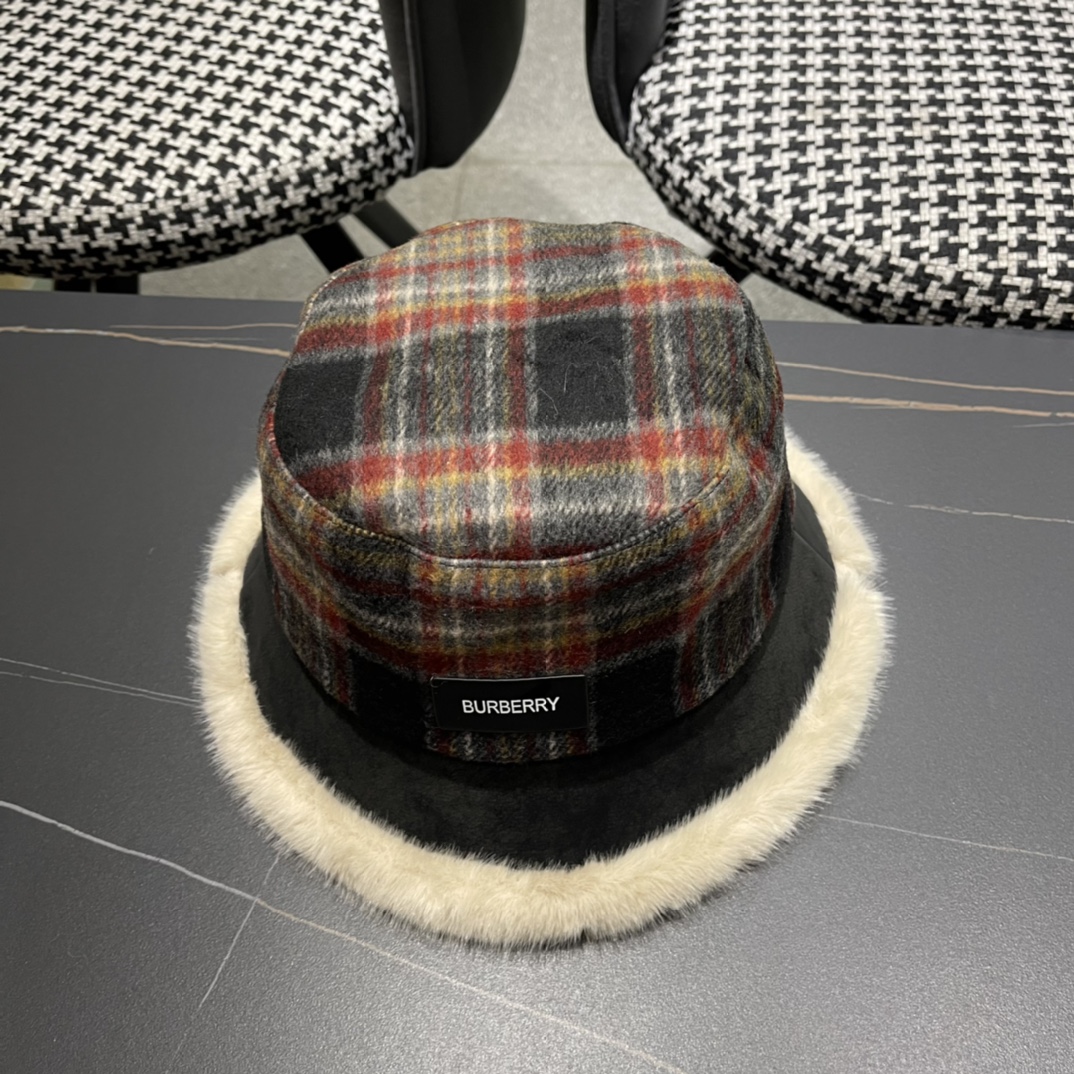 巴宝莉Burberry冬款毛绒渔夫帽子女新款冬季毛呢保暖盆帽毛绒边水桶帽