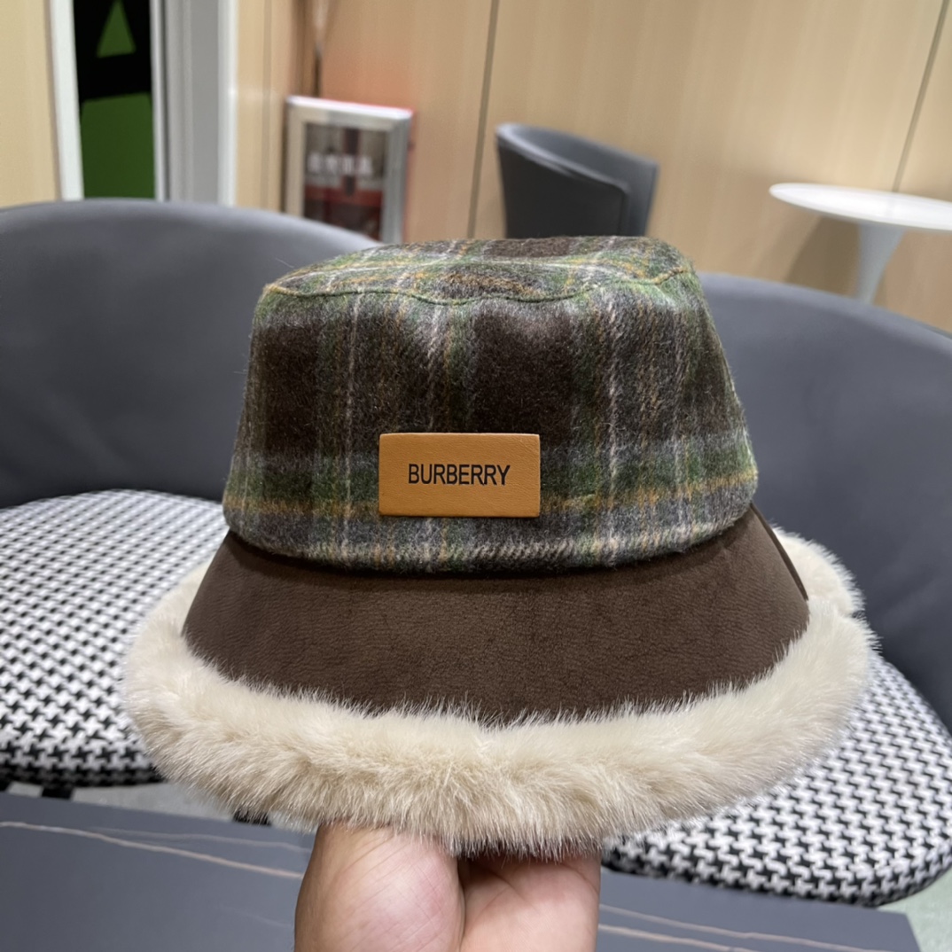 巴宝莉Burberry冬款毛绒渔夫帽子女新款冬季毛呢保暖盆帽毛绒边水桶帽
