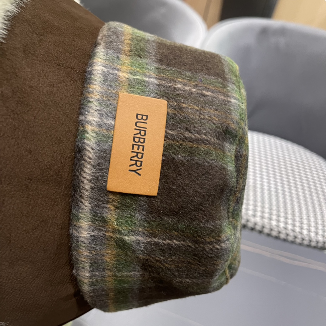 巴宝莉Burberry冬款毛绒渔夫帽子女新款冬季毛呢保暖盆帽毛绒边水桶帽