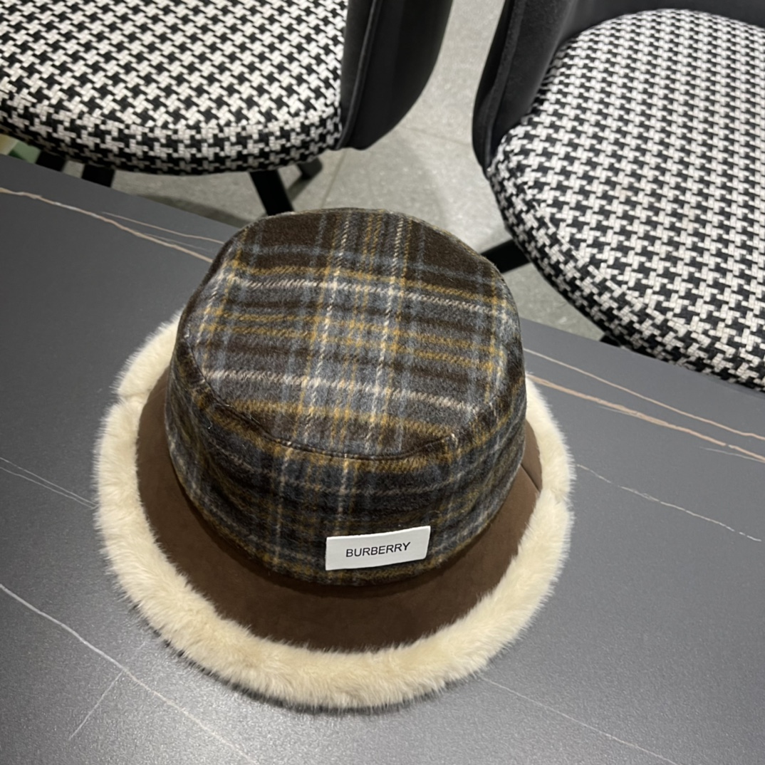 巴宝莉Burberry冬款毛绒渔夫帽子女新款冬季毛呢保暖盆帽毛绒边水桶帽