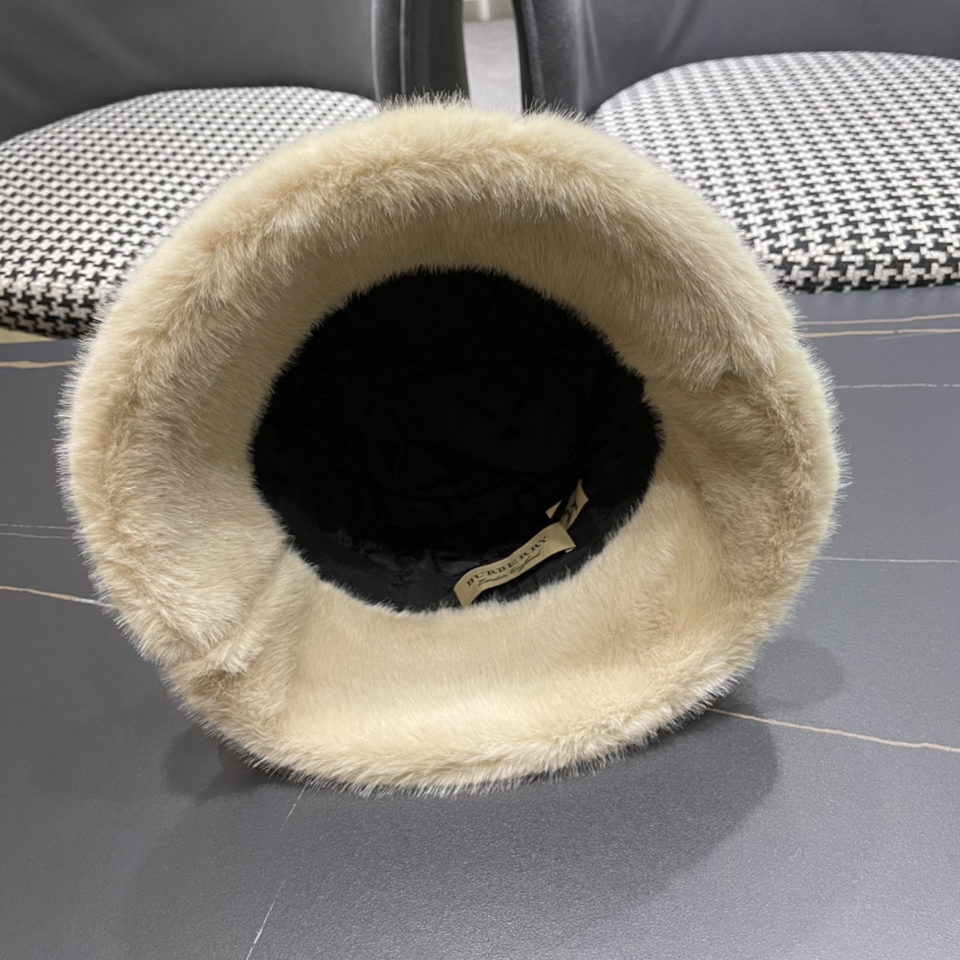 巴宝莉Burberry冬款毛绒渔夫帽子女新款冬季毛呢保暖盆帽毛绒边水桶帽