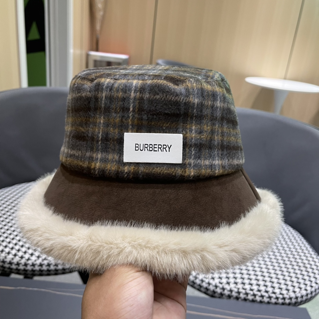 巴宝莉Burberry冬款毛绒渔夫帽子女新款冬季毛呢保暖盆帽毛绒边水桶帽