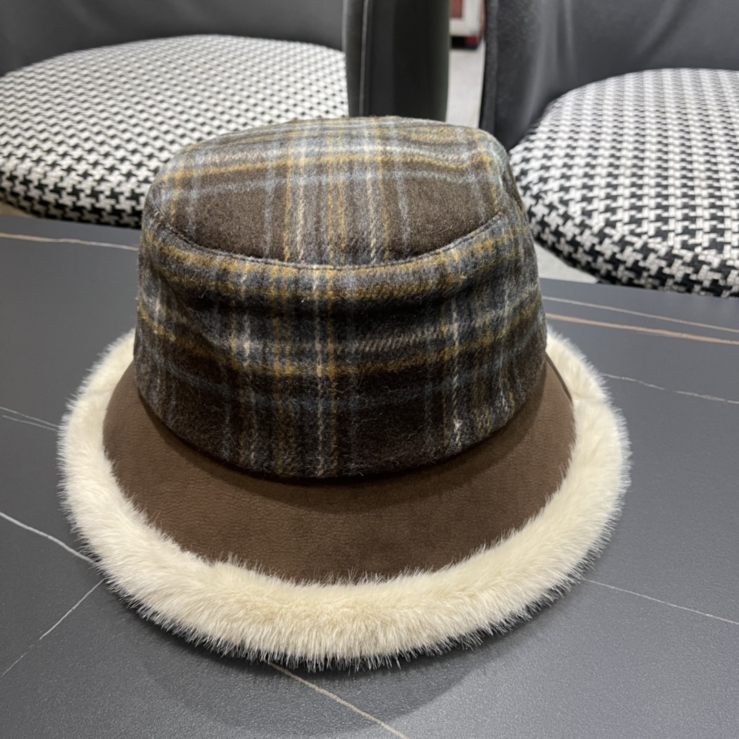 巴宝莉Burberry冬款毛绒渔夫帽子女新款冬季毛呢保暖盆帽毛绒边水桶帽