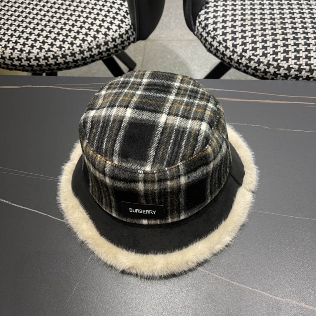 巴宝莉Burberry冬款毛绒渔夫帽子女新款冬季毛呢保暖盆帽毛绒边水桶帽