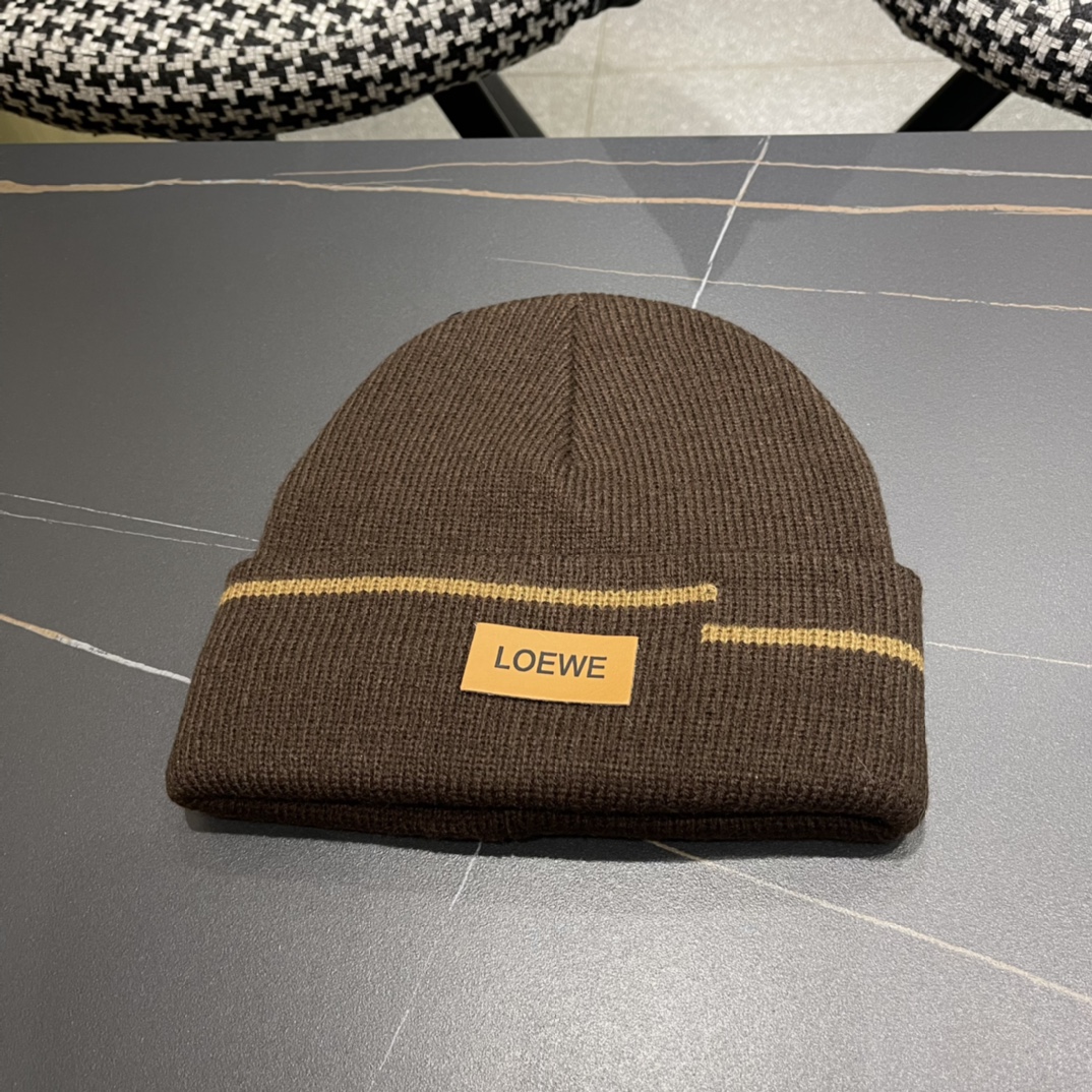 NO:214515,LOEWE Autumn and Winter thick knitted wool hat Classic style~ The versatile knitted wool hat is very extra points for outfits, good elasticity, and both boys and girls can compete!  Excellent quality, large and thickened design, warm and small in appearance!  Hat fisherman hat baseball hat knit hat, hat, loewe, loewe, espadrilles, hats19860909LOEWE 罗意威秋冬粗针织毛线帽 经典版型~百搭的针织毛线帽对穿搭非常加分 弹性好 男生女生都能冲！品质超赞 做大加厚设计 保暖又显脸小！帽子渔夫帽棒球帽针织帽,帽子,loewe,loewe,espadrilles,hats,hat