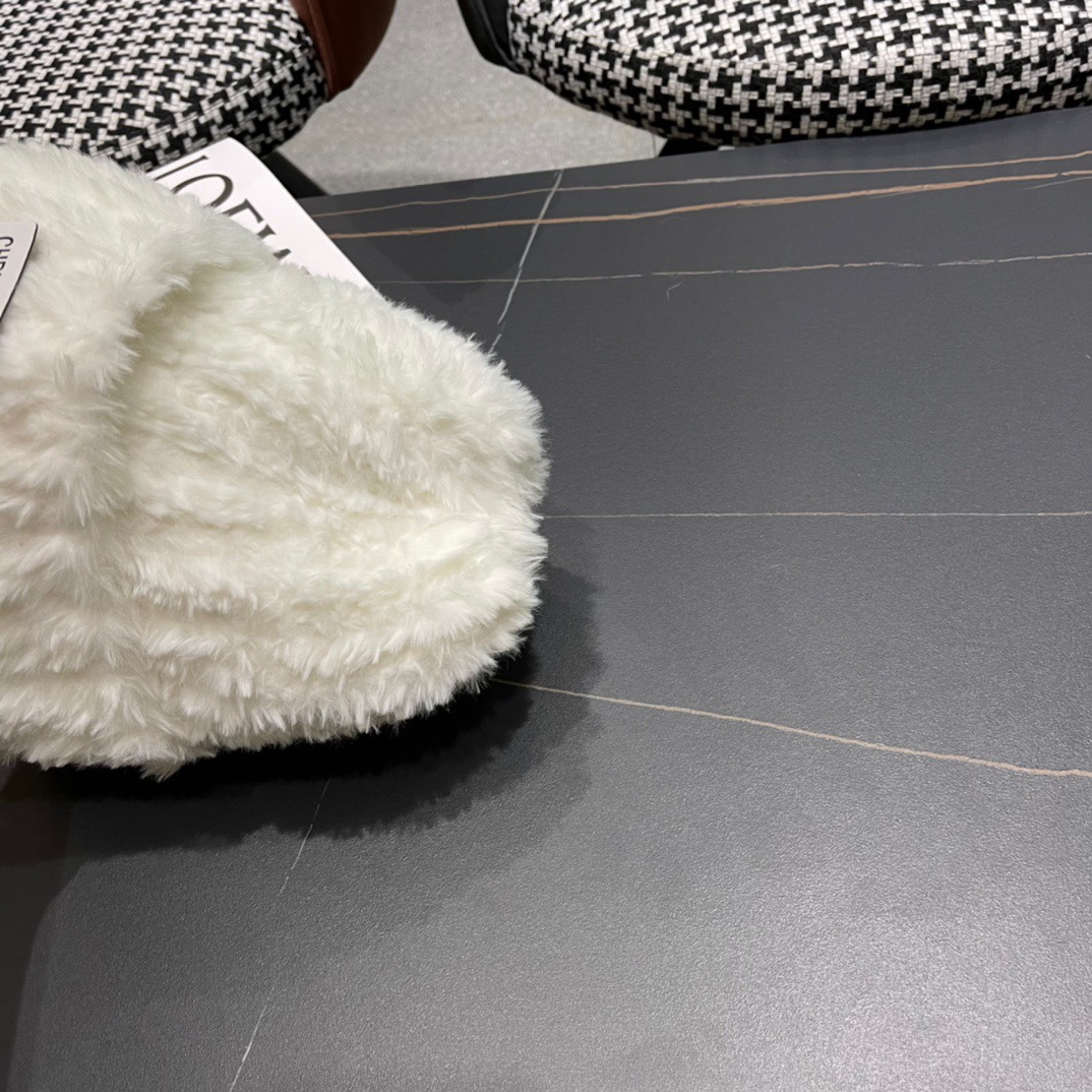    Dior 针织帽子女冬季新款爆款毛绒茸茸保暖显脸小冷帽月子毛线帽