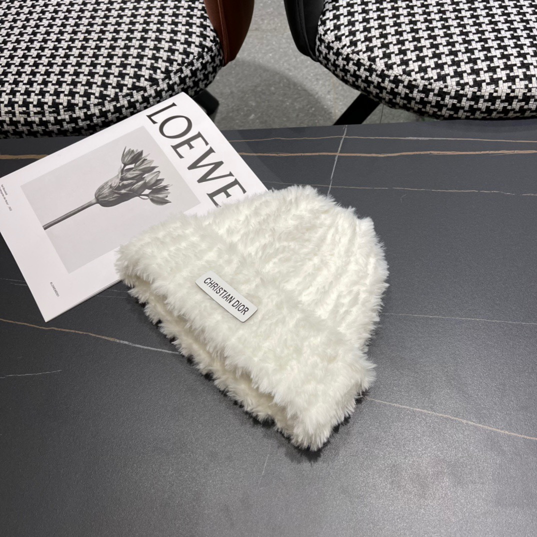    Dior 针织帽子女冬季新款爆款毛绒茸茸保暖显脸小冷帽月子毛线帽