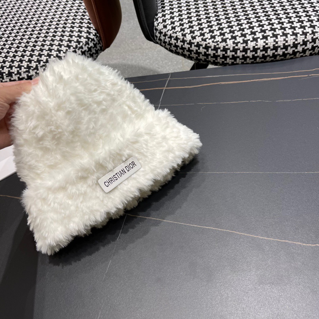    Dior 针织帽子女冬季新款爆款毛绒茸茸保暖显脸小冷帽月子毛线帽