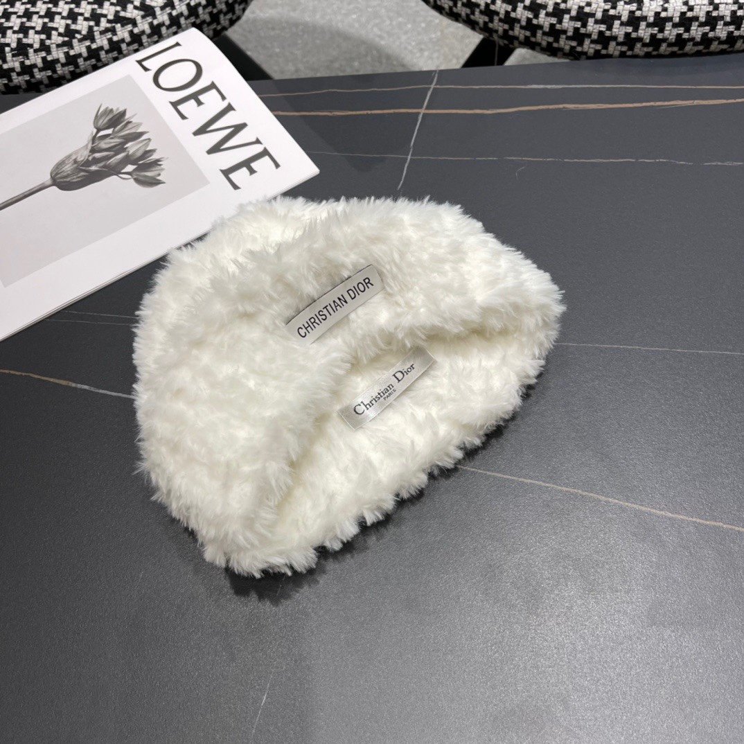    Dior 针织帽子女冬季新款爆款毛绒茸茸保暖显脸小冷帽月子毛线帽