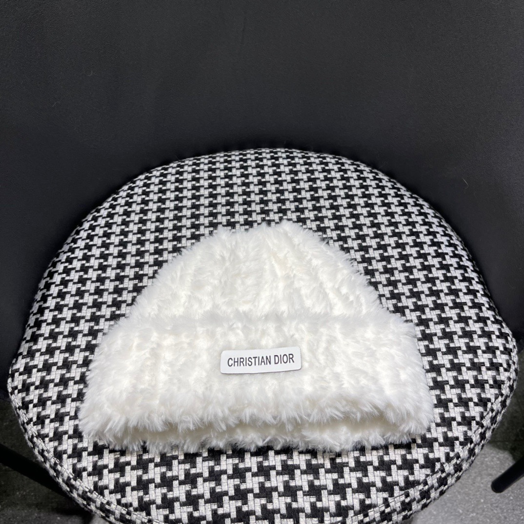    Dior 针织帽子女冬季新款爆款毛绒茸茸保暖显脸小冷帽月子毛线帽