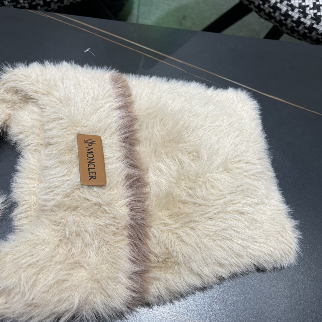 （蒙囗MONCLER】2024秋冬款女拼色双耳保暖甜美可爱时尚百搭毛绒护耳雷锋帽