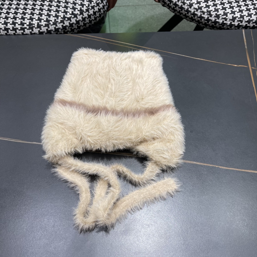 （蒙囗MONCLER】2024秋冬款女拼色双耳保暖甜美可爱时尚百搭毛绒护耳雷锋帽