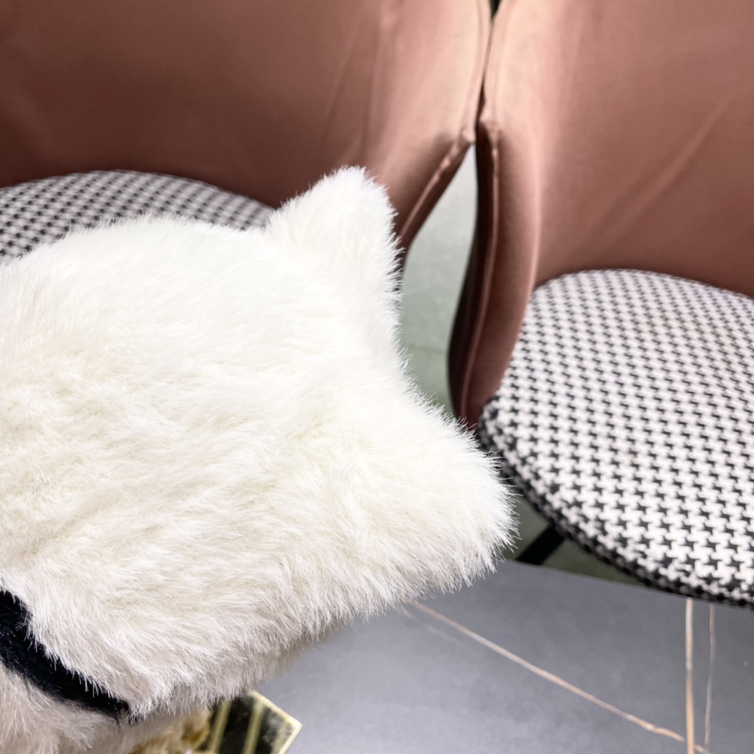 （蒙囗MONCLER】2024秋冬款女拼色双耳保暖甜美可爱时尚百搭毛绒护耳雷锋帽