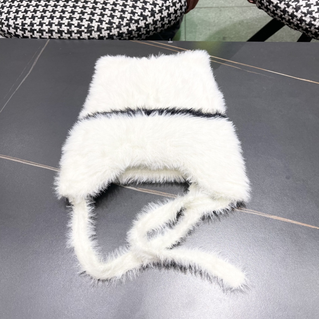 （蒙囗MONCLER】2024秋冬款女拼色双耳保暖甜美可爱时尚百搭毛绒护耳雷锋帽