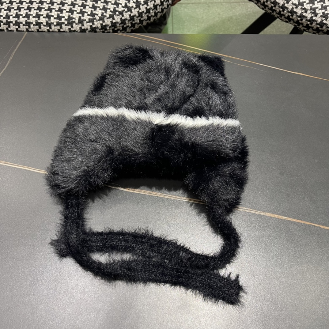 （蒙囗MONCLER】2024秋冬款女拼色双耳保暖甜美可爱时尚百搭毛绒护耳雷锋帽