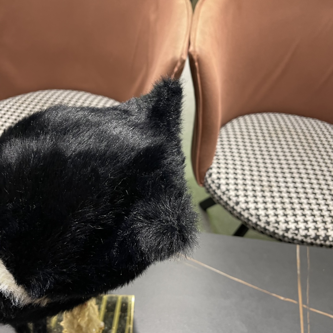 （蒙囗MONCLER】2024秋冬款女拼色双耳保暖甜美可爱时尚百搭毛绒护耳雷锋帽