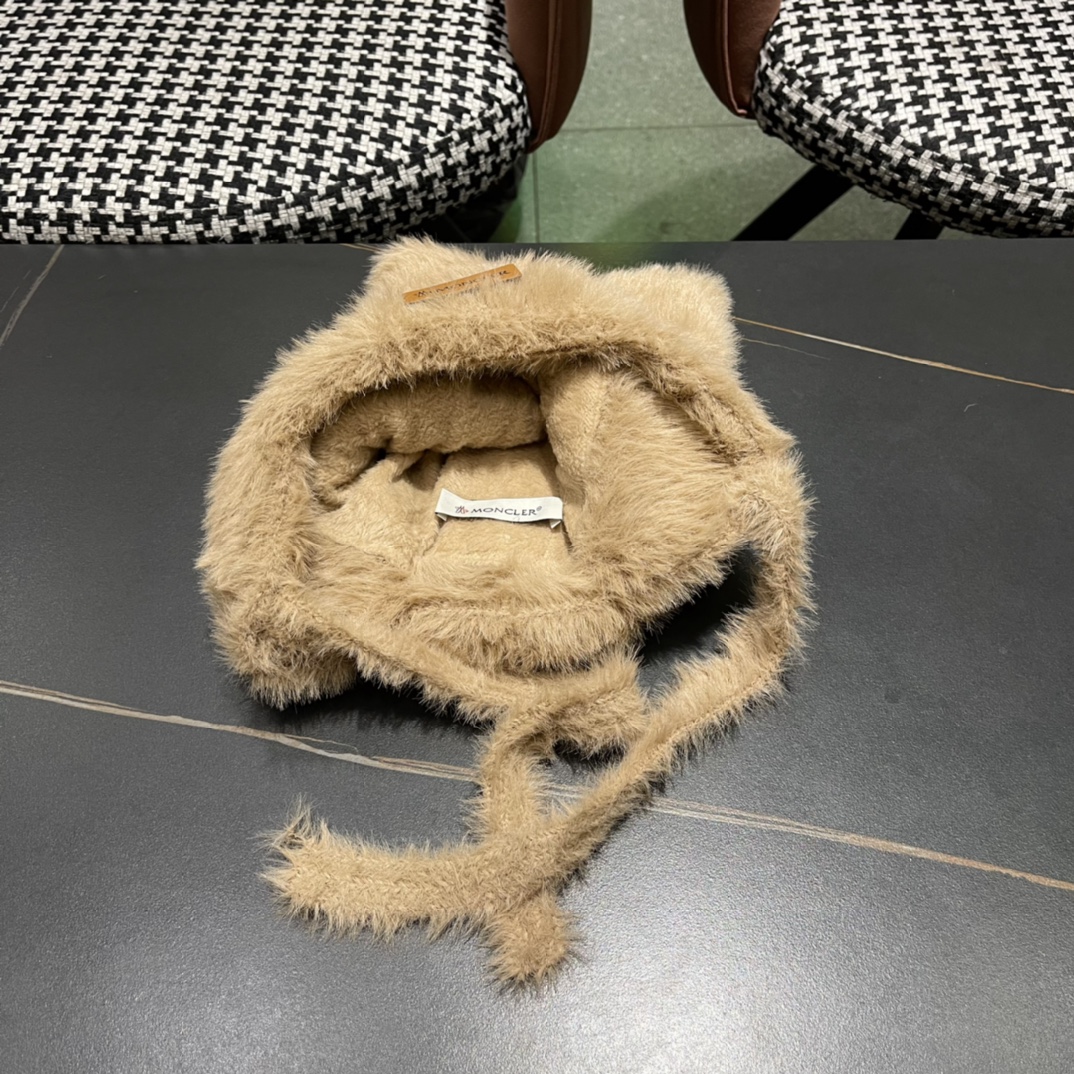 （蒙囗MONCLER】2024秋冬款女拼色双耳保暖甜美可爱时尚百搭毛绒护耳雷锋帽