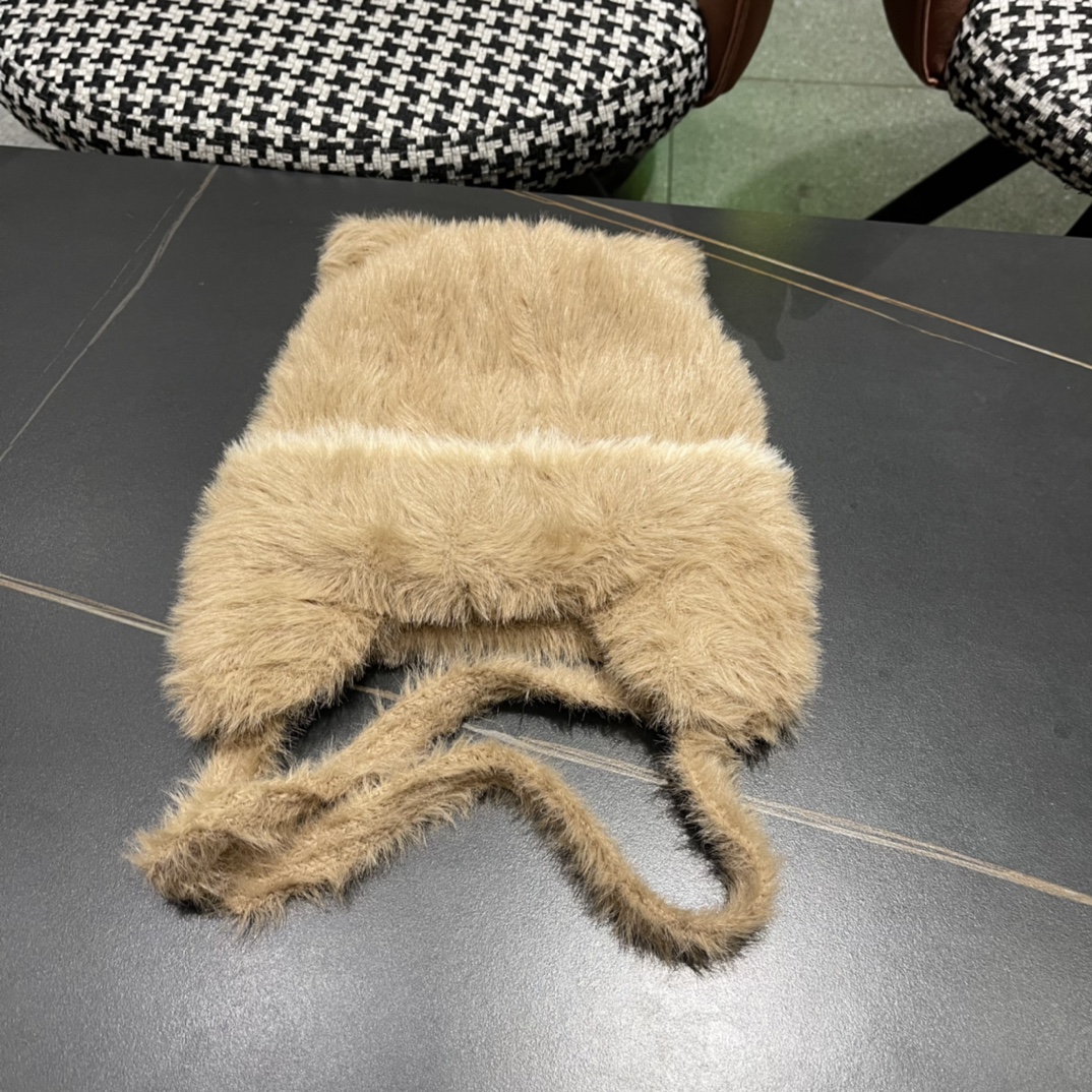 （蒙囗MONCLER】2024秋冬款女拼色双耳保暖甜美可爱时尚百搭毛绒护耳雷锋帽