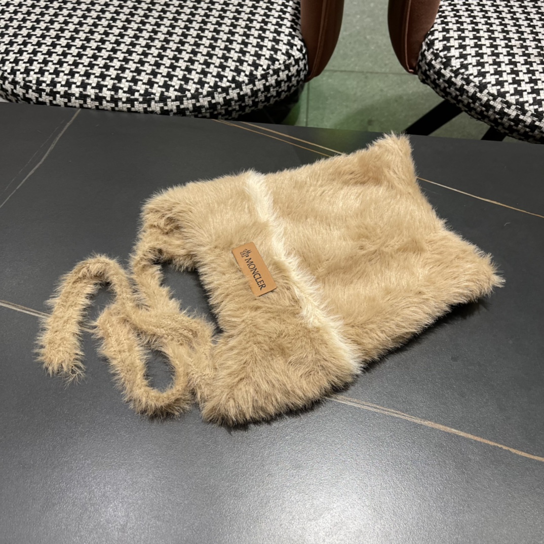 （蒙囗MONCLER】2024秋冬款女拼色双耳保暖甜美可爱时尚百搭毛绒护耳雷锋帽