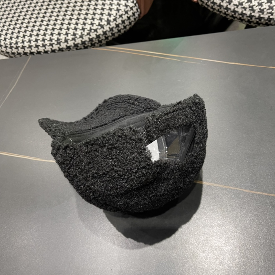 【蒙囗MONCLER】2024秋冬装时尚网络爆款毛绒绒棒球帽！男女同款送人送礼最佳名品，赶紧订购哦，跑量