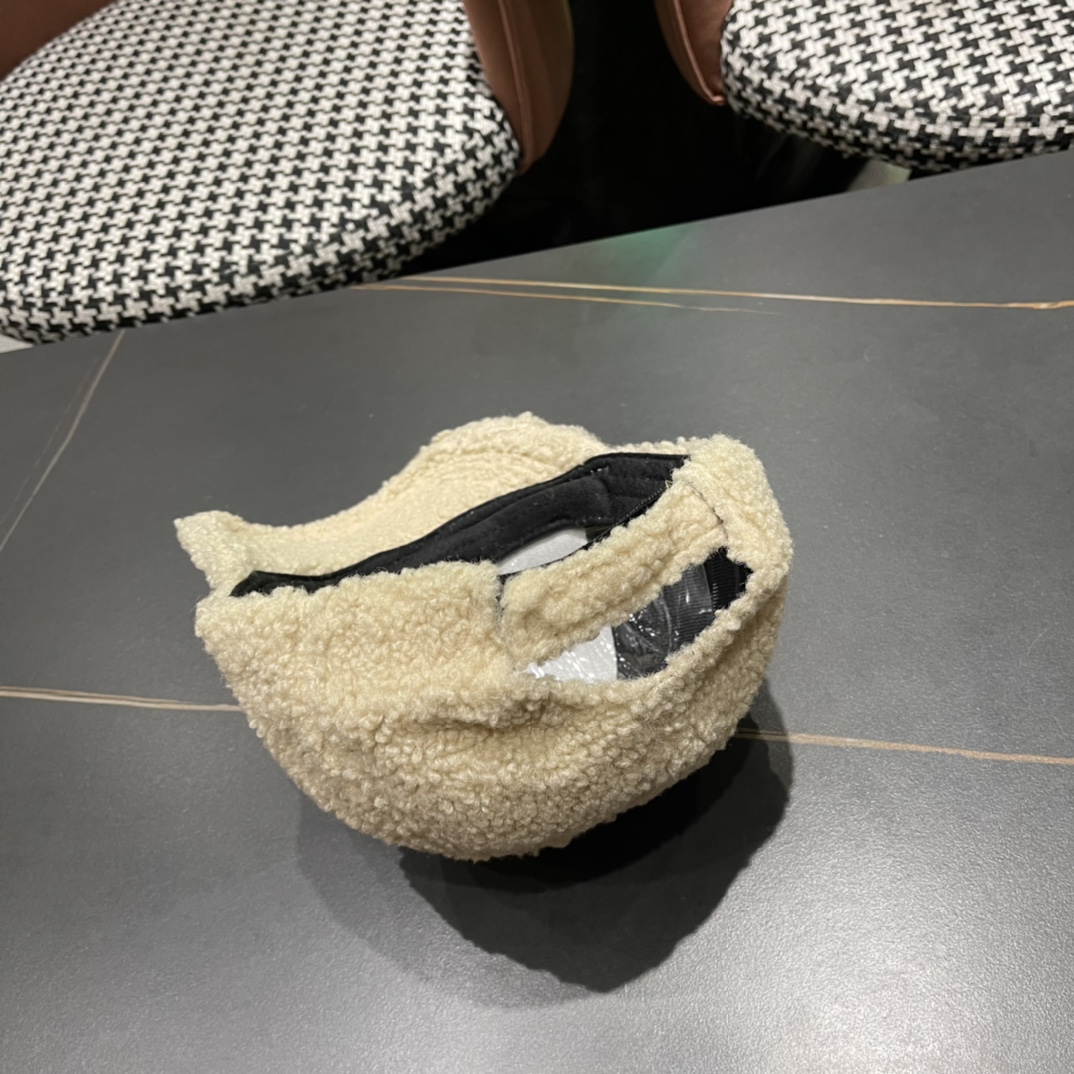 【蒙囗MONCLER】2024秋冬装时尚网络爆款毛绒绒棒球帽！男女同款送人送礼最佳名品，赶紧订购哦，跑量