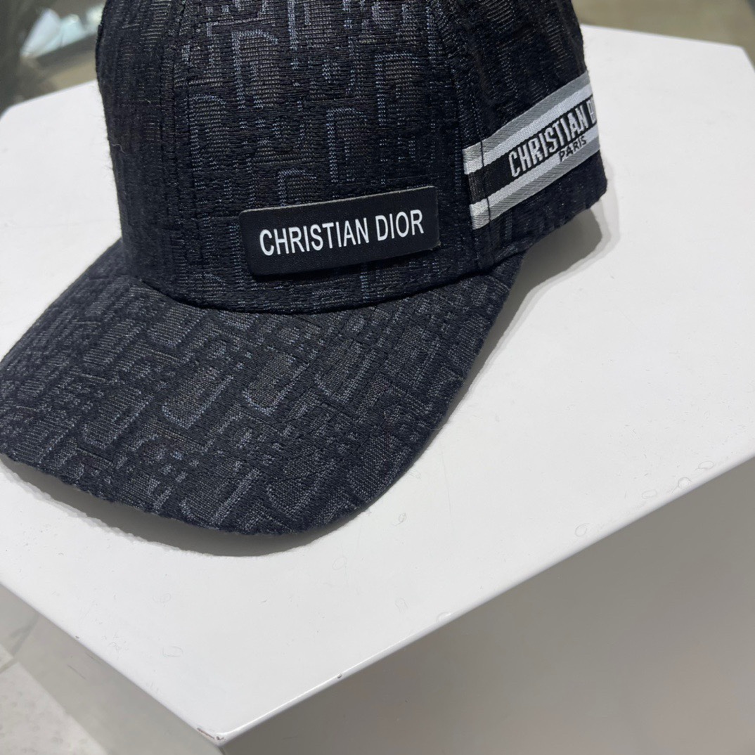 DIOR迪奥新款走量简约棒球帽新款出货大牌款超好搭配赶紧入手！