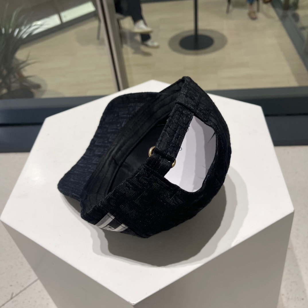 DIOR迪奥新款走量简约棒球帽新款出货大牌款超好搭配赶紧入手！