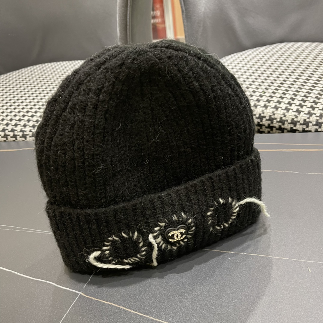 Chanel香奈儿毛线帽，手感超柔软舒适的针织线帽，弹性极佳！