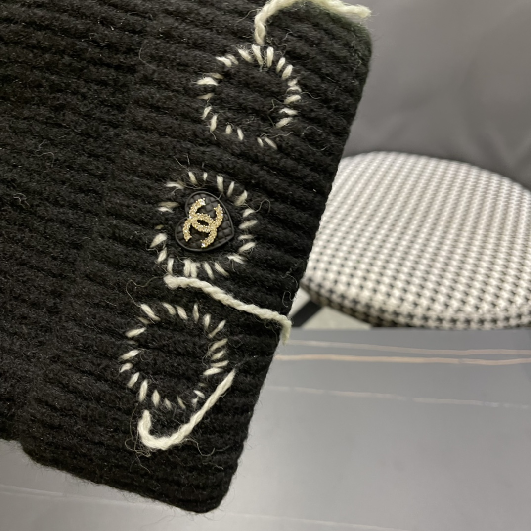 Chanel香奈儿毛线帽，手感超柔软舒适的针织线帽，弹性极佳！