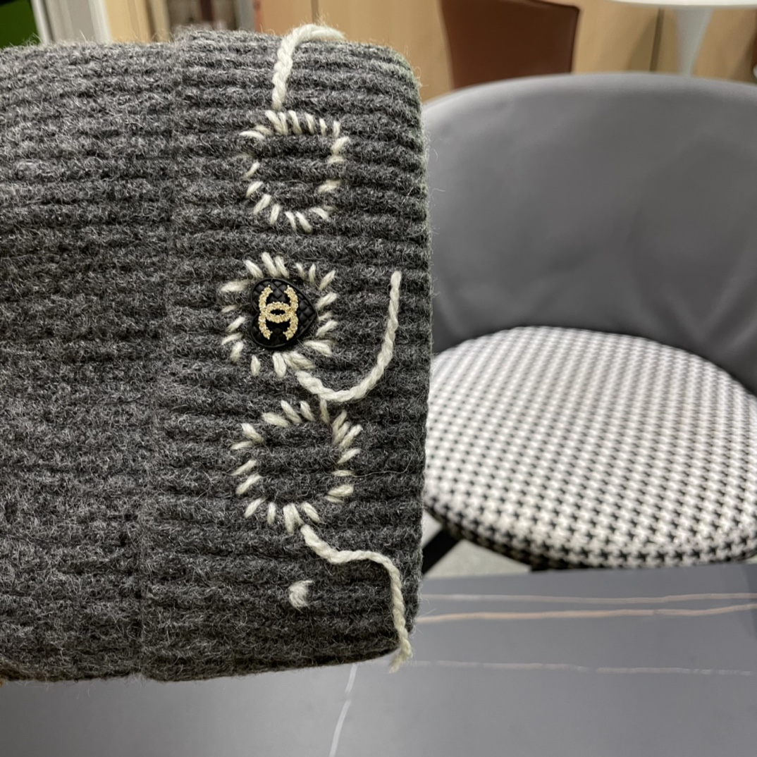 Chanel香奈儿毛线帽，手感超柔软舒适的针织线帽，弹性极佳！