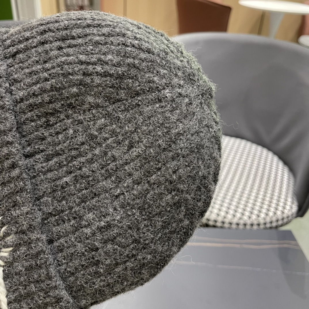 Chanel香奈儿毛线帽，手感超柔软舒适的针织线帽，弹性极佳！