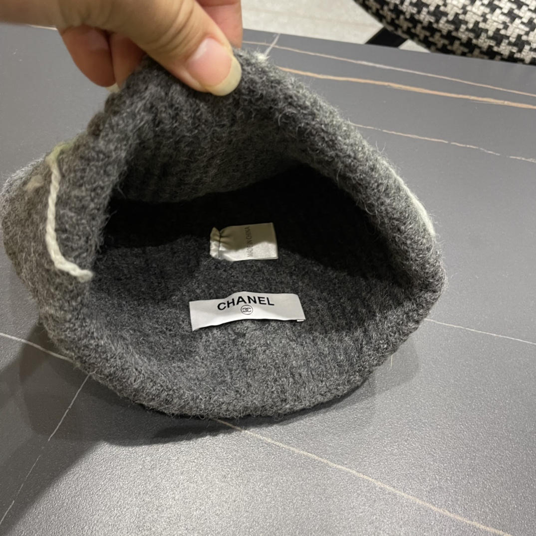 Chanel香奈儿毛线帽，手感超柔软舒适的针织线帽，弹性极佳！