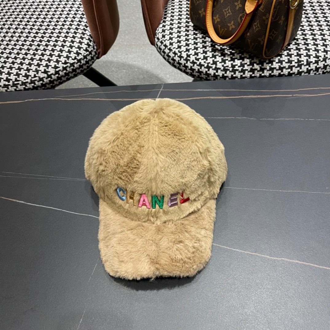NO:214780,Chanel's new baseball cap~ It's a super perfect interpretation of sweet and cool style. I love it so much. It's sexy and handsome. Both are online!  No girl rejected the fluffy item. Hat fisherman hat baseball hat knit hat, hat, chanel, espadrilles, hats19860909香奈儿新款棒球帽～ 完全是超级完美的诠释了甜 酷风 简直太爱了 上头性感又帅气 双双在线！ 没有哪个女孩子拒绝的了毛绒绒的单品哦帽子渔夫帽棒球帽针织帽,帽子,chanel,espadrilles,hats,hat